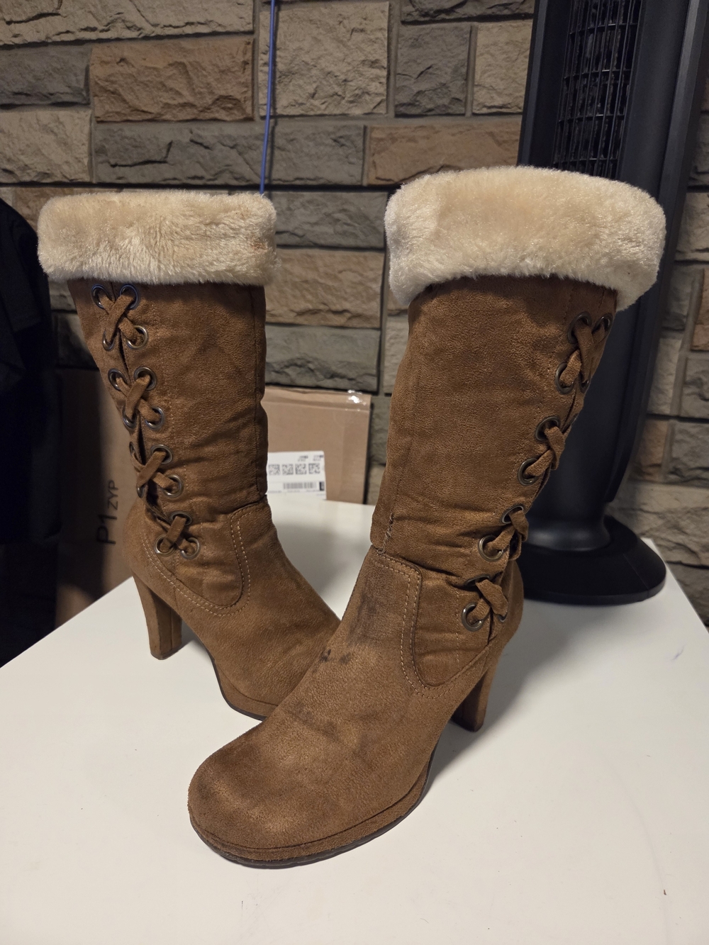 🔥 VTG Y2K Somethin' Else by Skechers Faux Fur Suede Lace Up Boots 🔥
